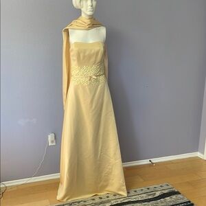 Couture  collection Elegant Cream Evening Gown
